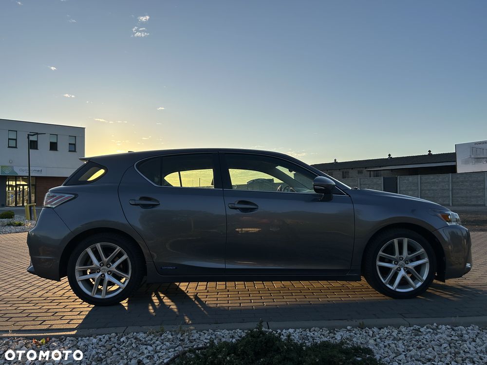 Lexus CT - 4