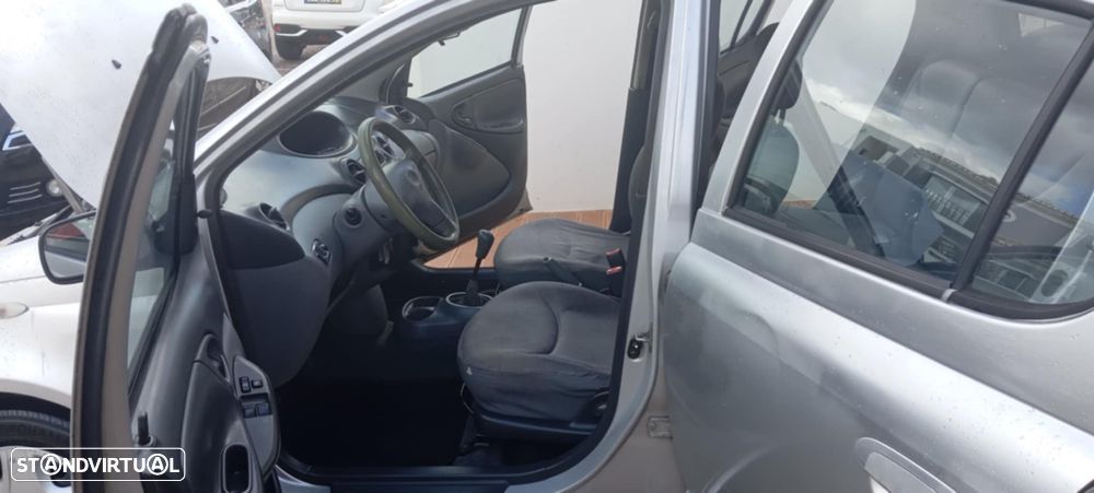 Toyota Yaris 1.0 Terra DA - 10