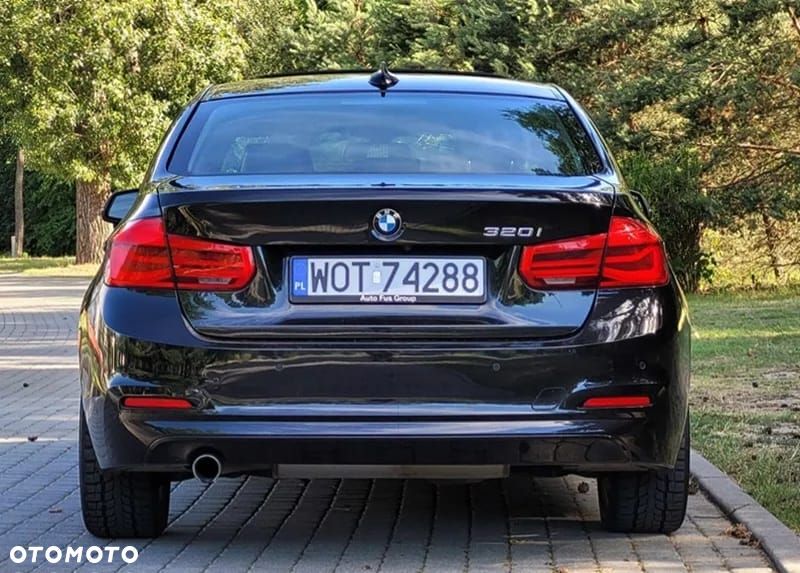 BMW Seria 3 320i - 5