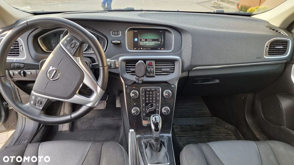 Volvo V40 D2 Geartronic Momentum - 19