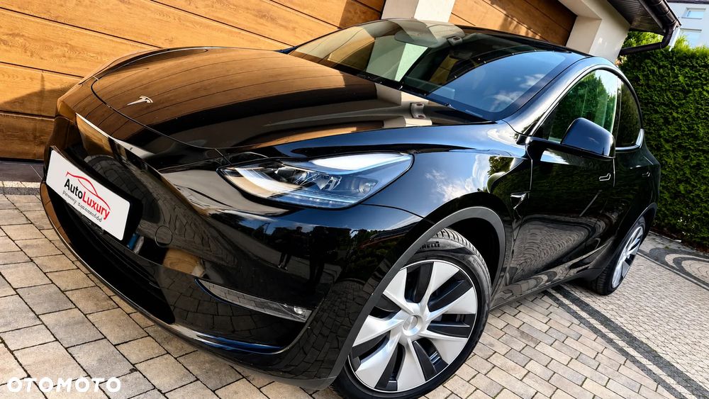 Tesla Model Y Long Range AWD - 2