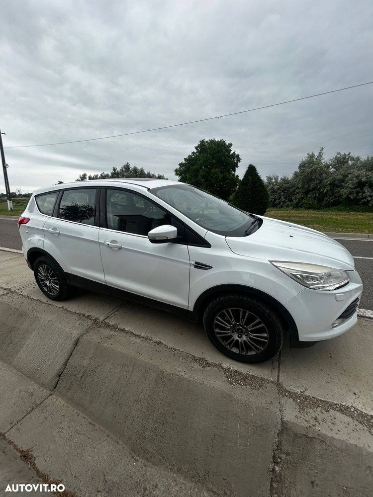 Ford Kuga 2.0 TDCi Powershift 4WD Titanium - 3