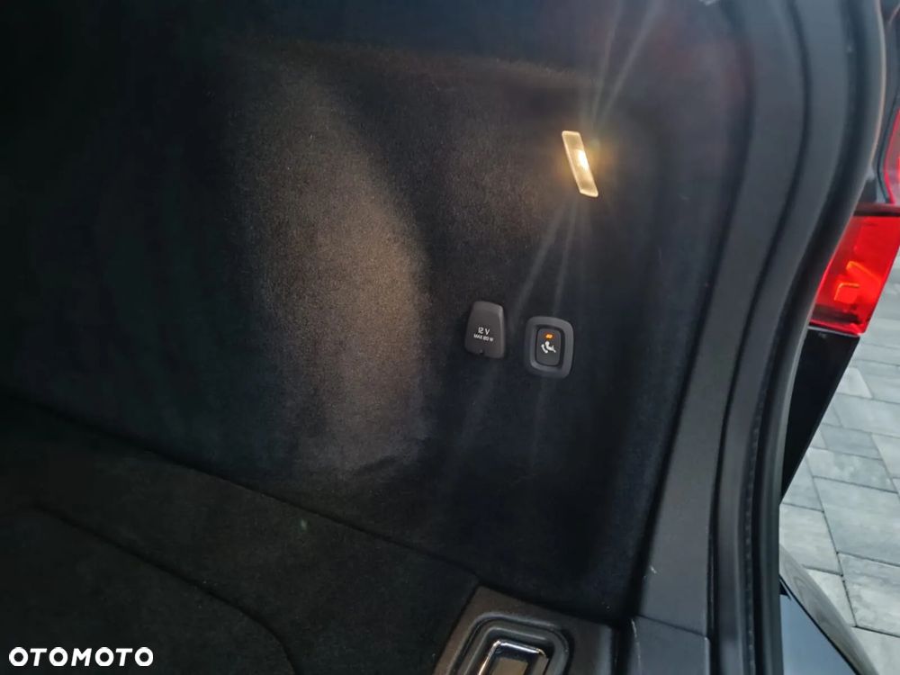 Volvo V60 B4 D Plus Dark - 35
