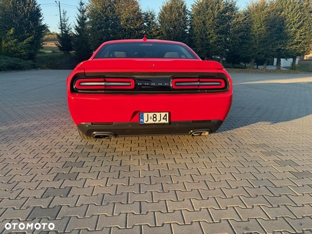 Dodge Challenger - 8