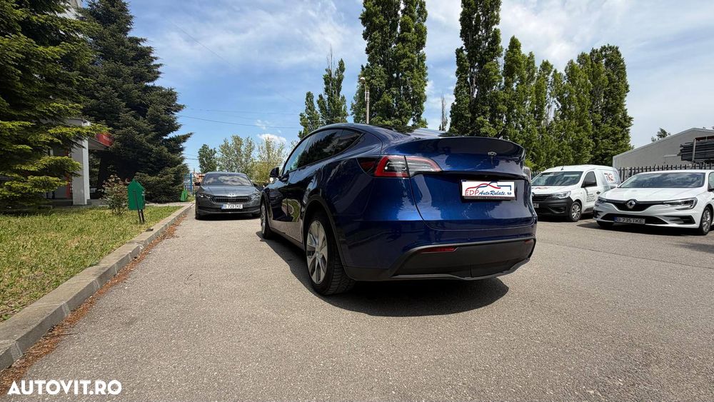 Tesla Model Y - 7