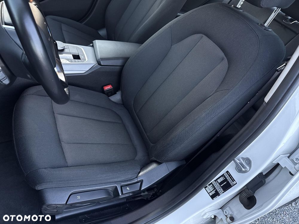 BMW Seria 3 318i Advantage - 24