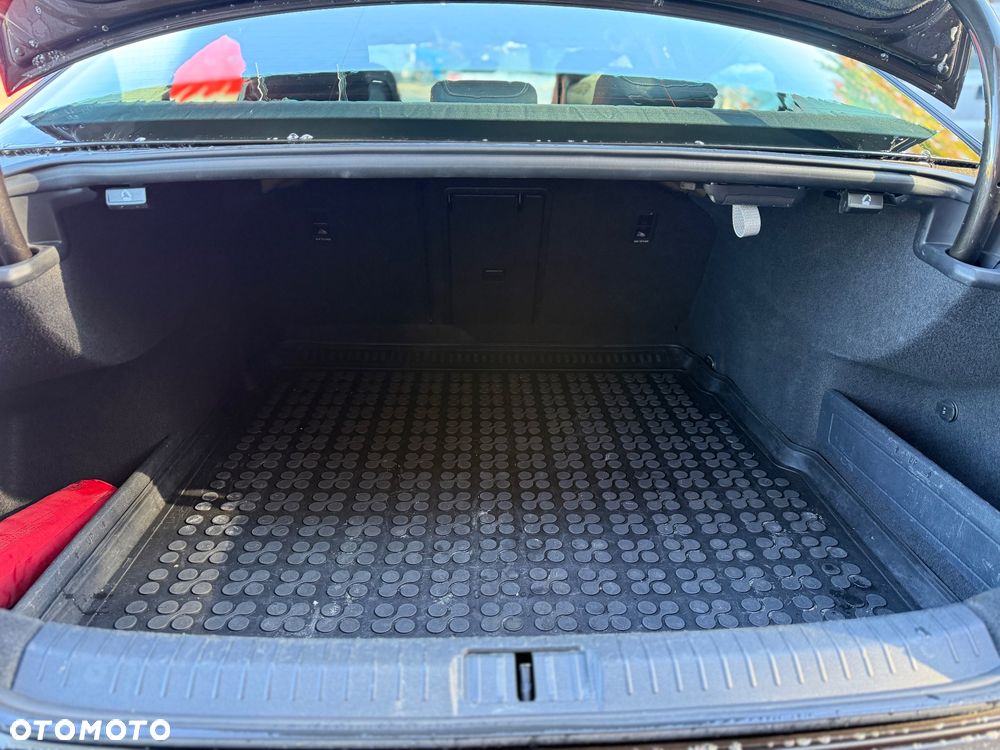 Volkswagen Passat - 23