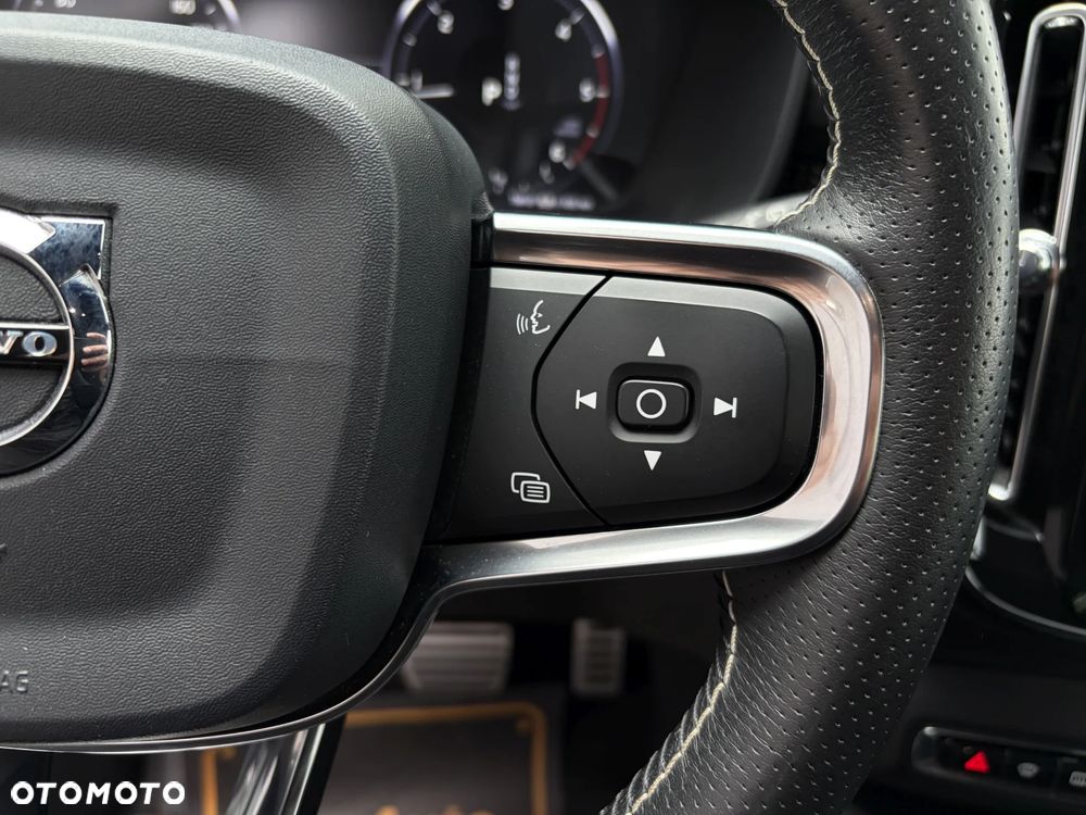 Volvo XC 40 D4 SCR AWD R-Design - 25
