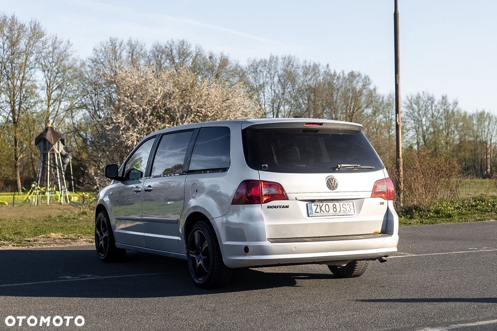 Volkswagen Routan - 3