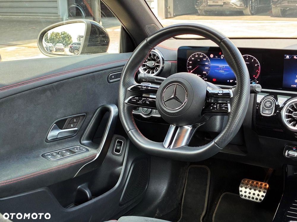 Mercedes-Benz CLA 200 Progressive 7G-DCT - 17