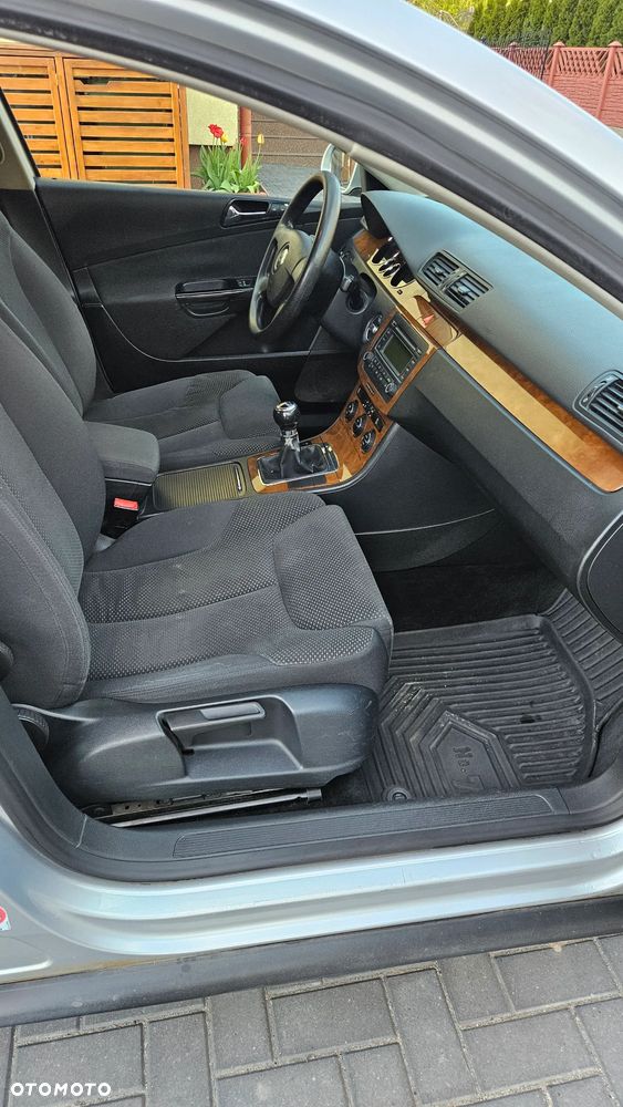 Volkswagen Passat 1.9 TDI Comfortline Family - 17
