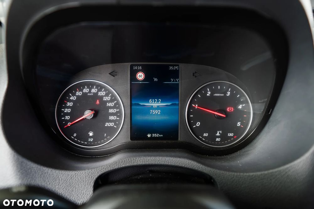 Mercedes-Benz Sprinter - 11