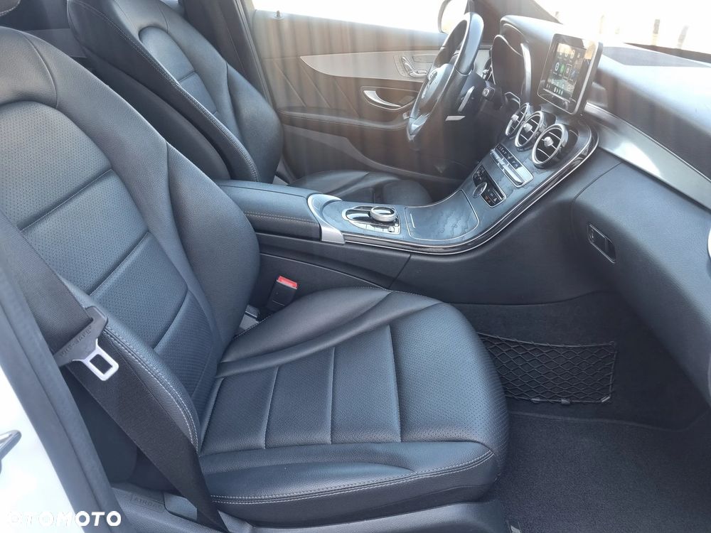 Mercedes-Benz Klasa C 300 9G-TRONIC - 12