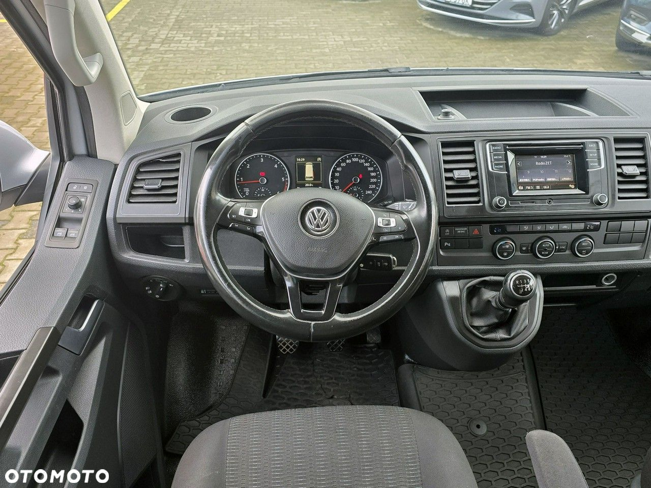 Volkswagen Caravelle - 23