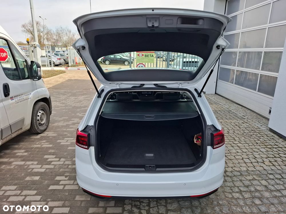 Volkswagen Passat 1.5 TSI EVO Business - 9