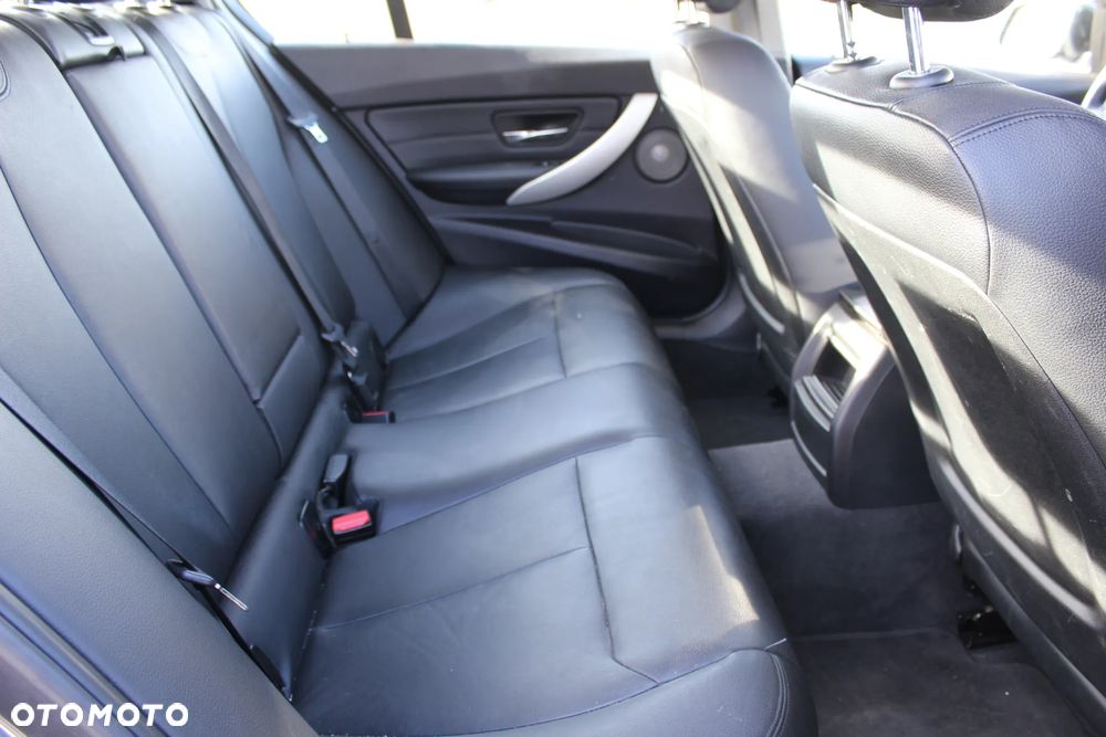 BMW Seria 3 320i Sport-Aut - 9