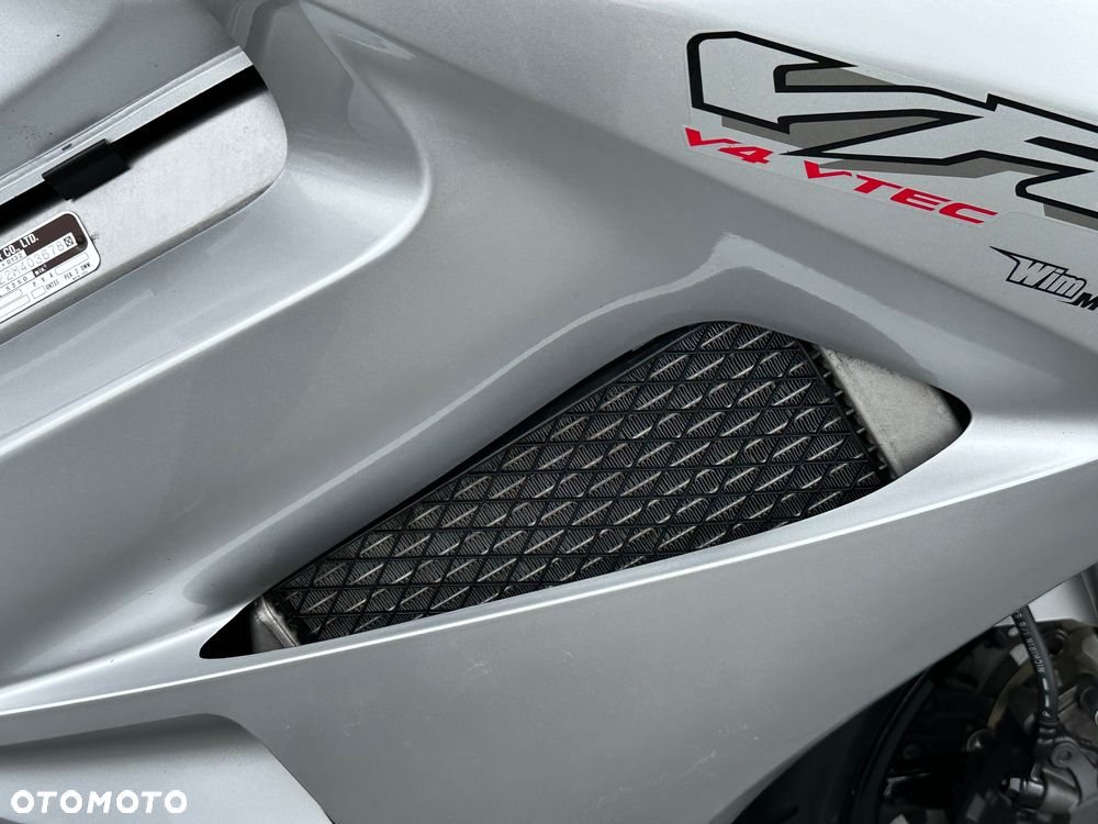 Honda VFR - 14