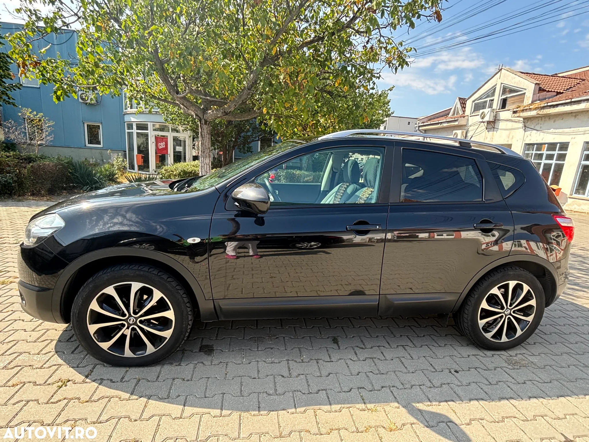 Nissan Qashqai 2.0 dCi DPF 4x4 Aut tekna - 4