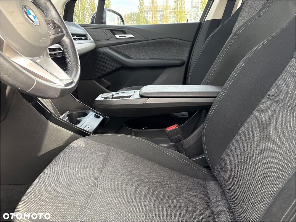 BMW Seria 2 218d - 11