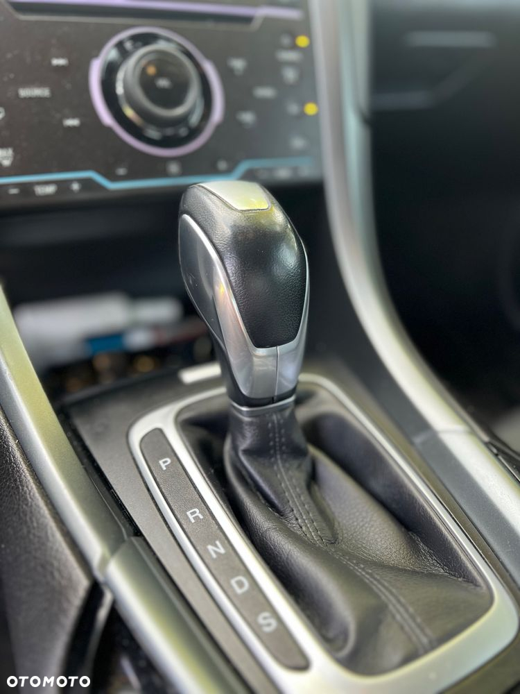 Ford Fusion 2.0 EcoBoost Titanium - 24