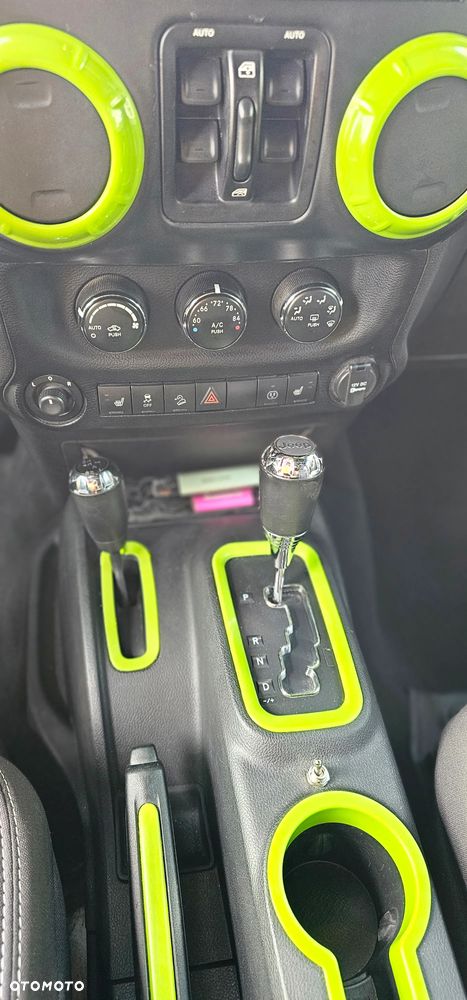 Jeep Wrangler 3.6 Unlim Sahara - 16