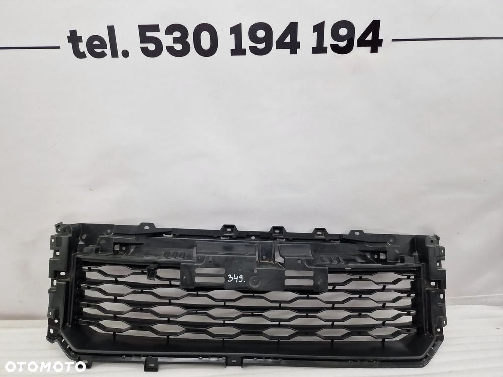 MITSUBISHI L200 19- KRATKA ŚRODKOWA ZDERZAKA PRZEDNIEGO PRZÓD , NR 6402A515 / 6402A536 / 6402A534 / 6402A535 , NR AUKCJI KR349 - 1