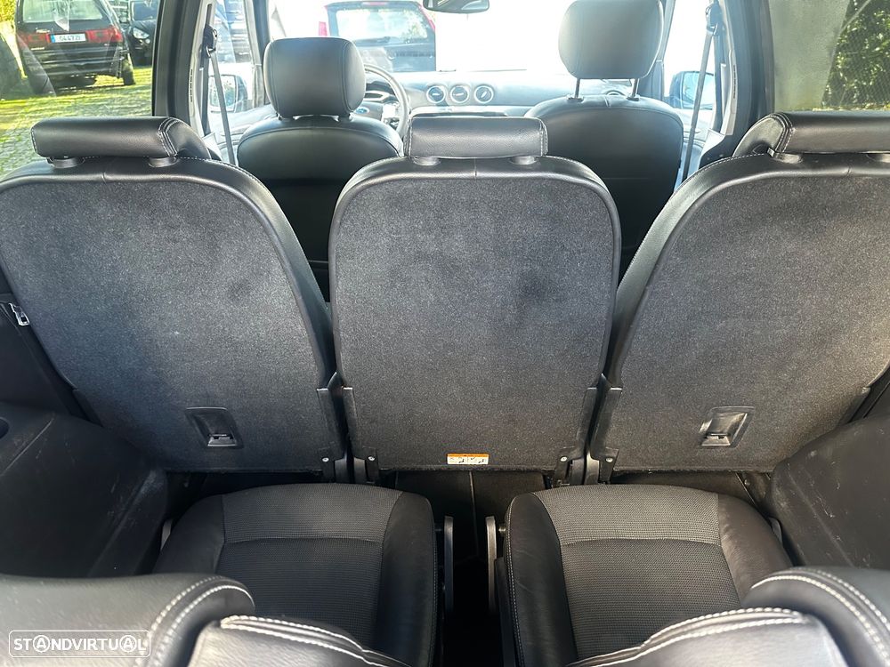 Ford S-Max 2.0 TDCi Titanium 7L - 38