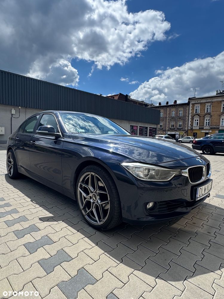 BMW Seria 3 320i - 9