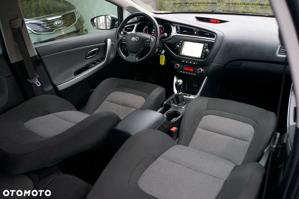 Kia Ceed 1.6 GDI Dream Team Edition - 23