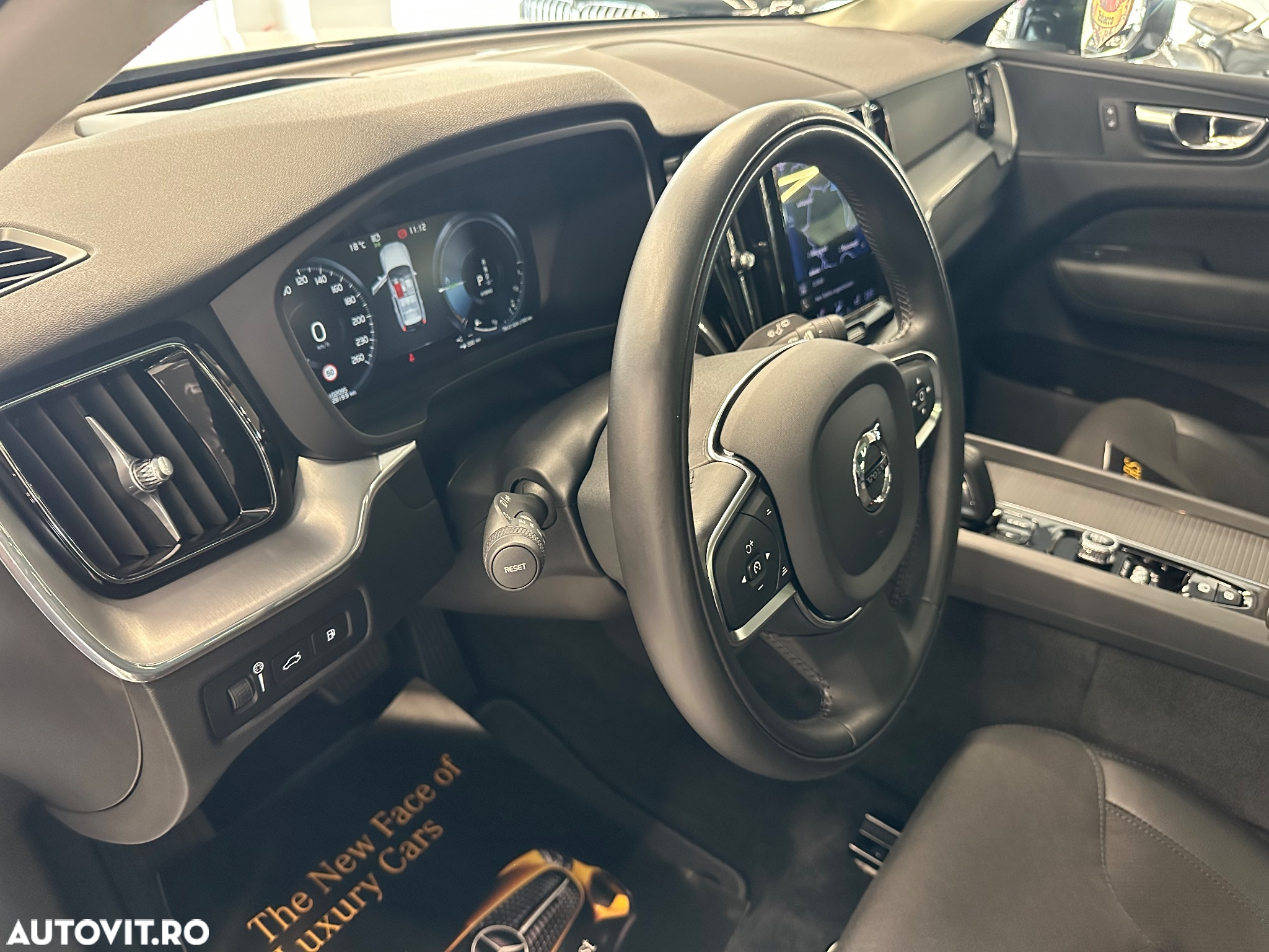 Volvo XC 60 T6 AWD Recharge Geartronic RDesign Expression - 27