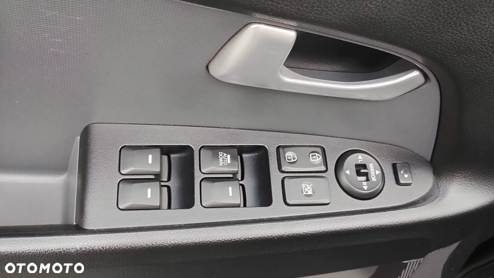 Kia Sportage 2.0 L - 13