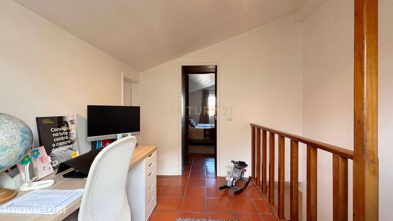 Moradia Isolada com Piscina - Grande imagem: 2/45