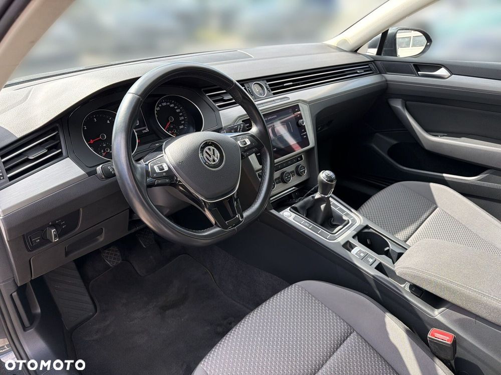 Volkswagen Passat 2.0 TDI SCR Trendline - 11