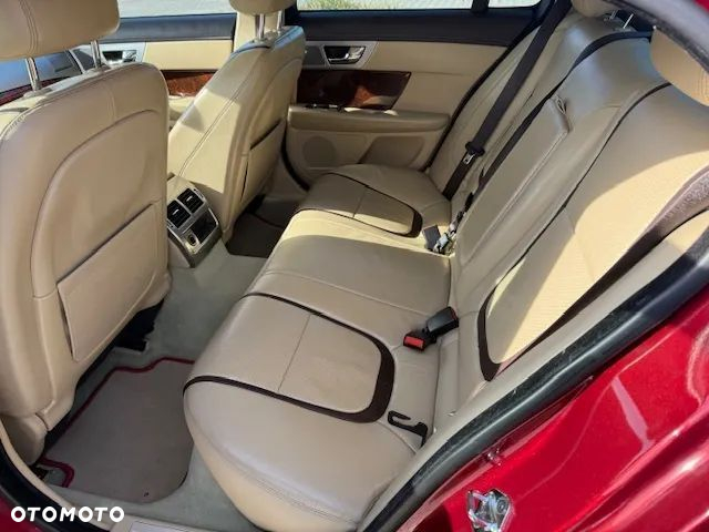 Jaguar XF 3.0 T AWD Premium Luxury - 8