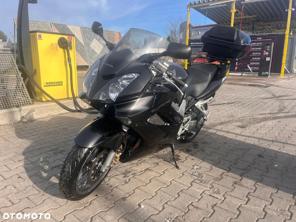 Honda VFR - 4