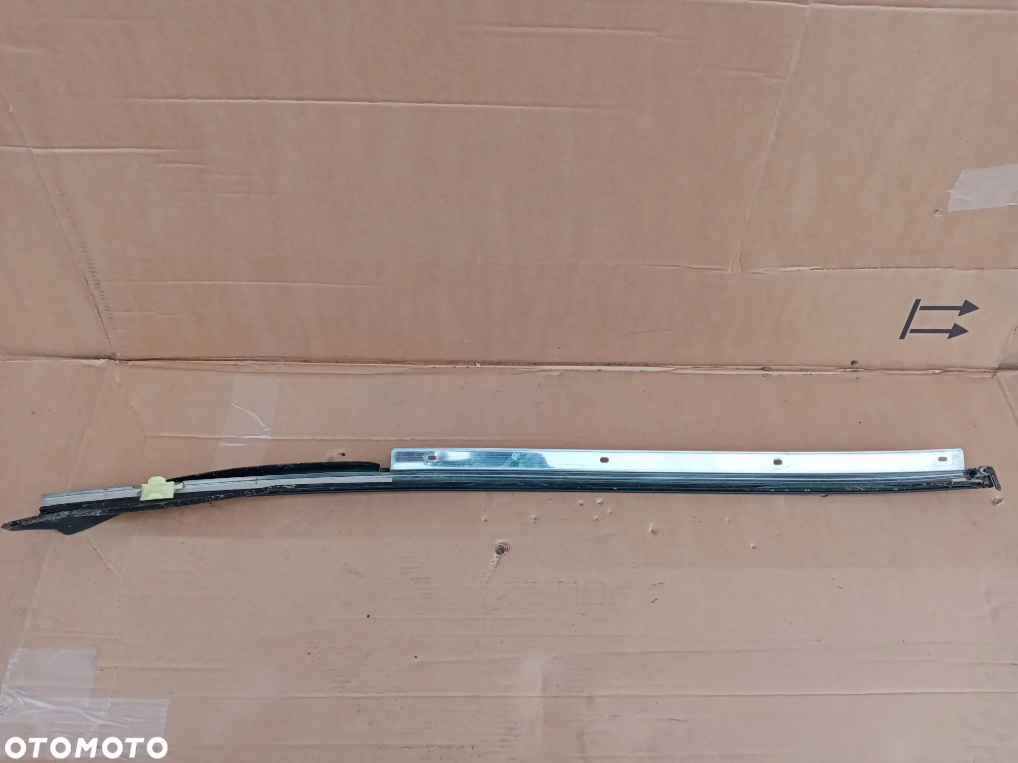 Listwa szyby czołowej lewy przód Nissan Almera Tino - 4