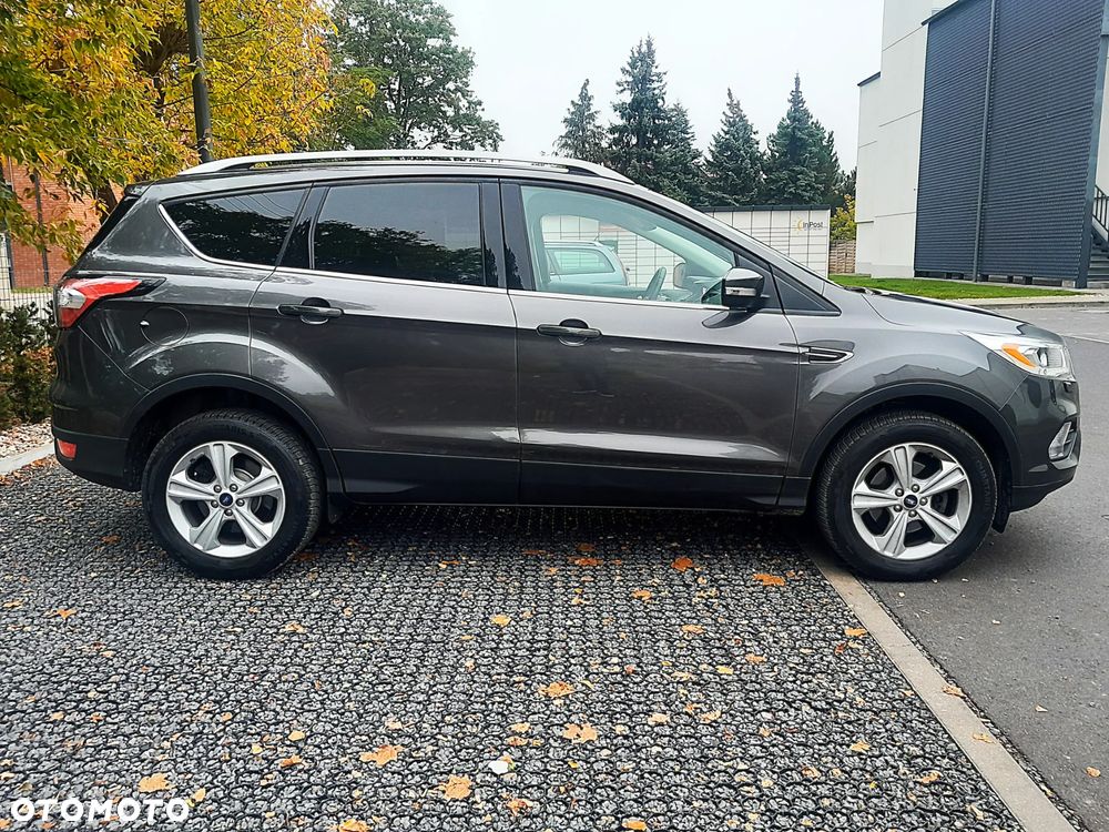 Ford Kuga 1.5 EcoBoost 2x4 Titanium - 4