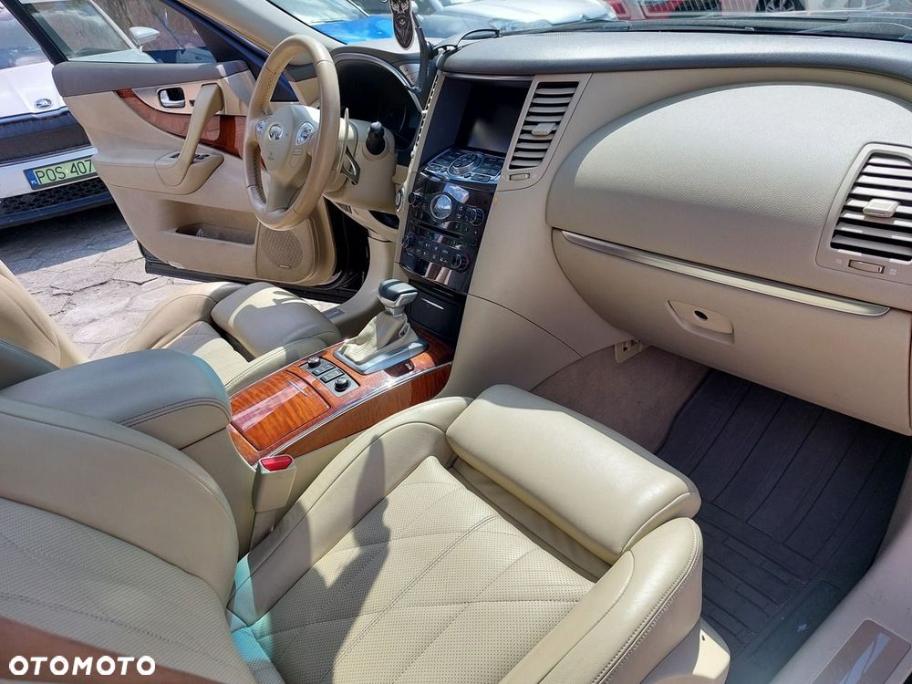 Infiniti FX - 14