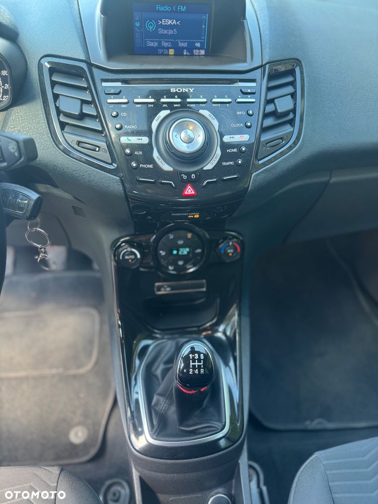 Ford Fiesta 1.6 TDCi DPF Titanium - 13