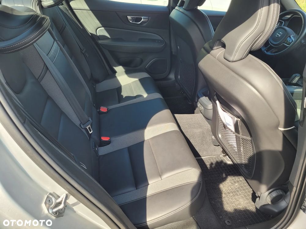 Volvo S60 B4 B R-Design - 11