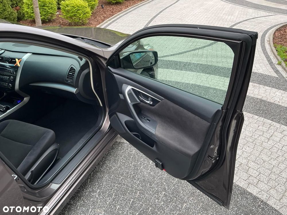 Nissan Altima - 17