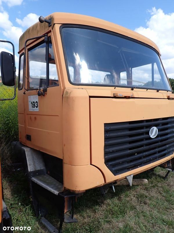KABINA JELCZ - STEYR DŁUGA STAN BARDZO DOBRY , KPL - 2
