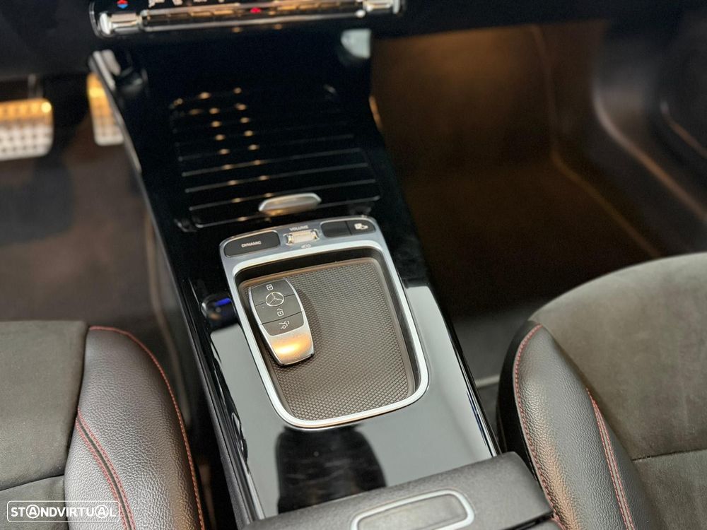 Mercedes-Benz A 250 Limousine e AMG Line - 13