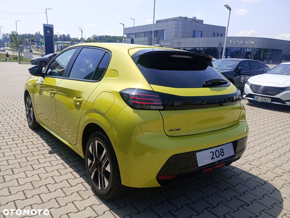 Peugeot 208 - 8