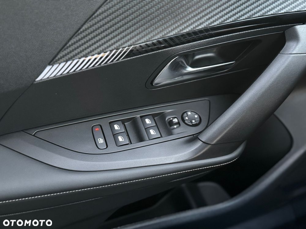 Peugeot 2008 PureTech 100 Allure S&S BVM6 - 19