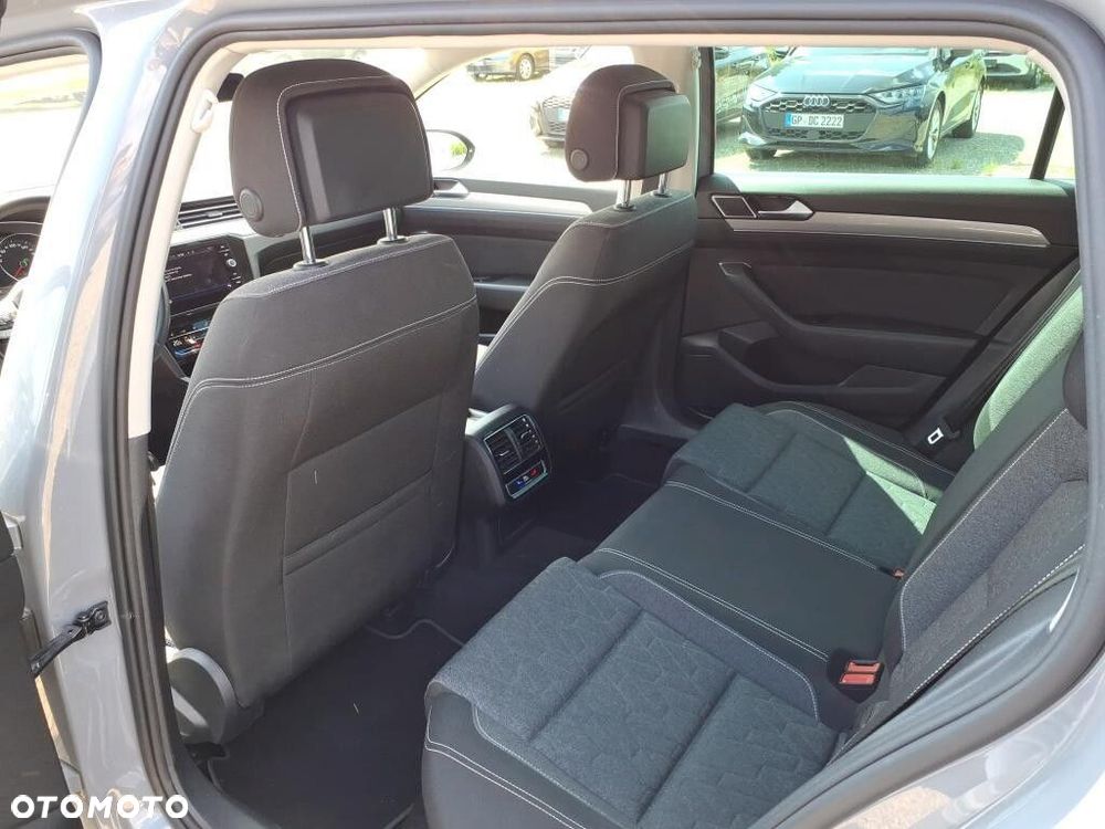 Volkswagen Passat - 9