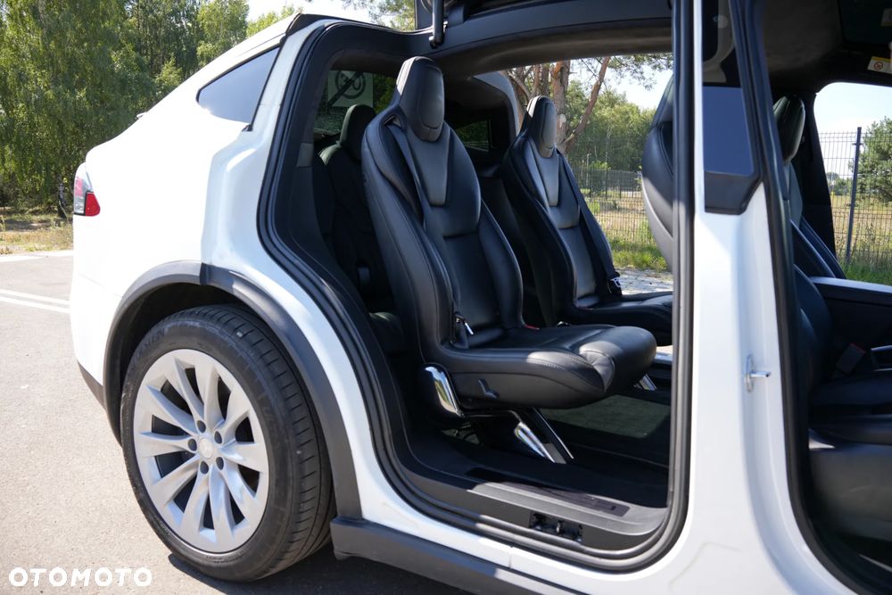 Tesla Model X - 9