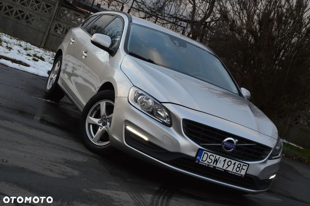 Volvo V60 D4 Geartronic Momentum - 26