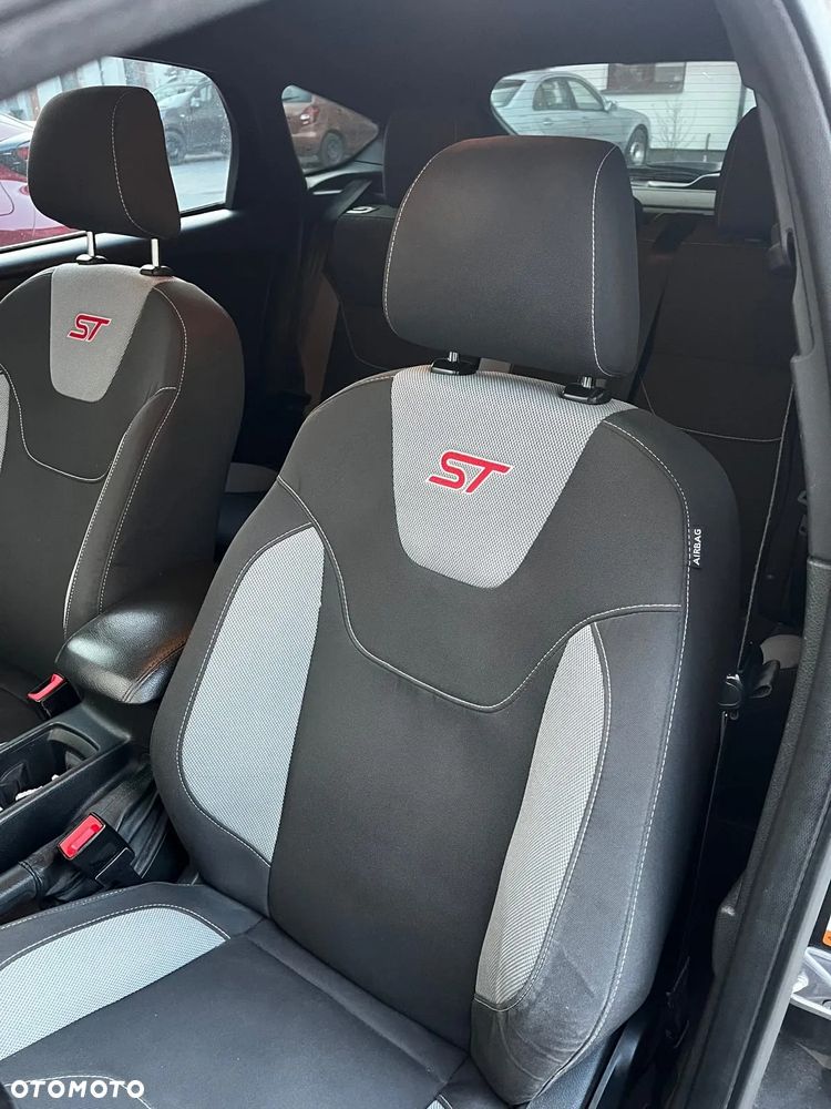 Ford Focus 2.0 EcoBoost ST mit Leder-Sport-Paket - 9