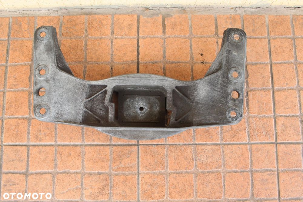 ŁAPA WSPORNIK SKRZYNI BIEGÓW BMW E61 E60 3.0D 6761106 - 2